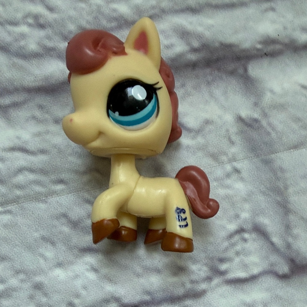 Littlest pet shop LPS ranch pony with blue eyes 2006 Pony Figurine